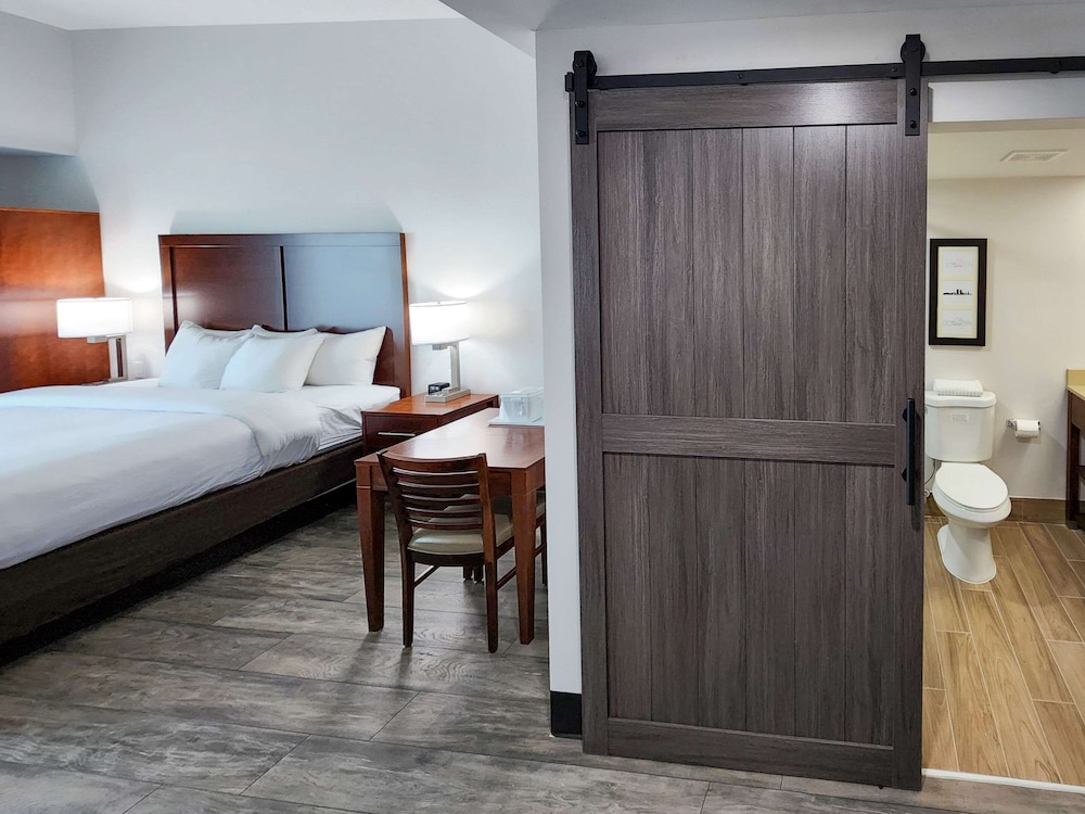 Comfort Suites Baymeadows Near Butler Blvd 6/27