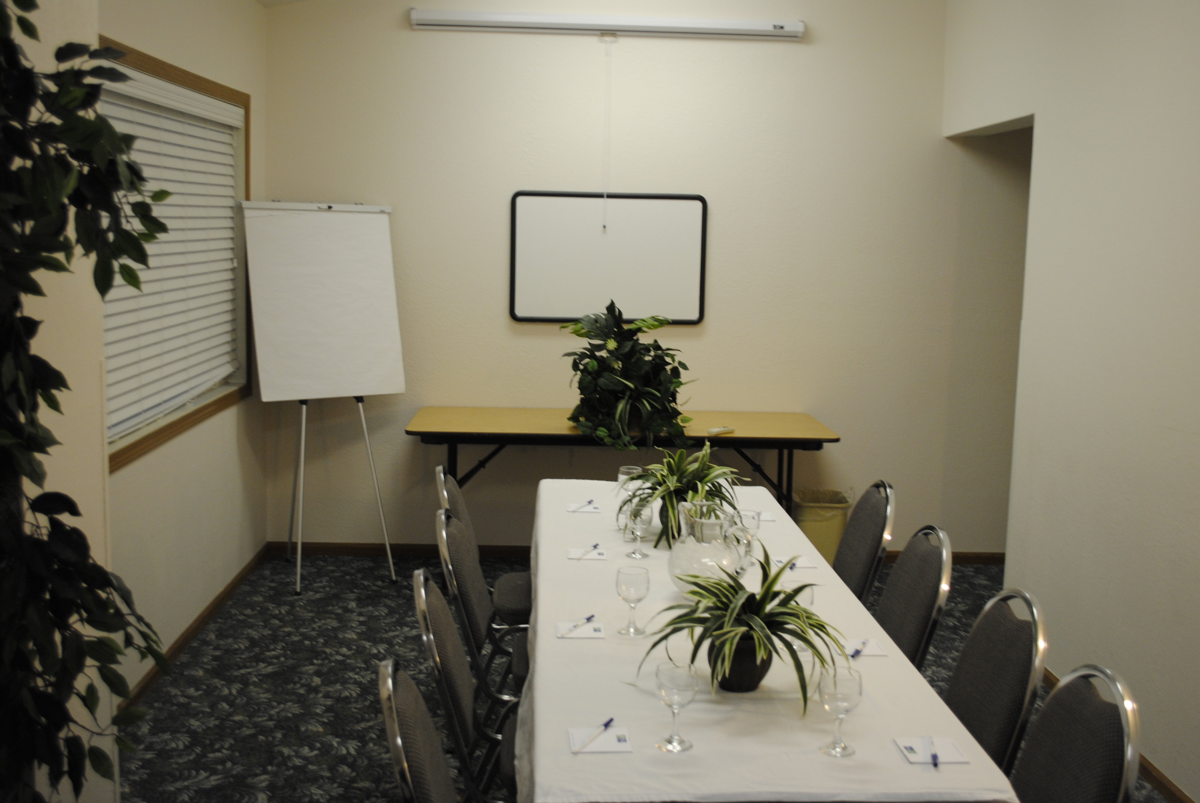 HOLIDAY INN EXPRESS MACKINAW CITY 53/54