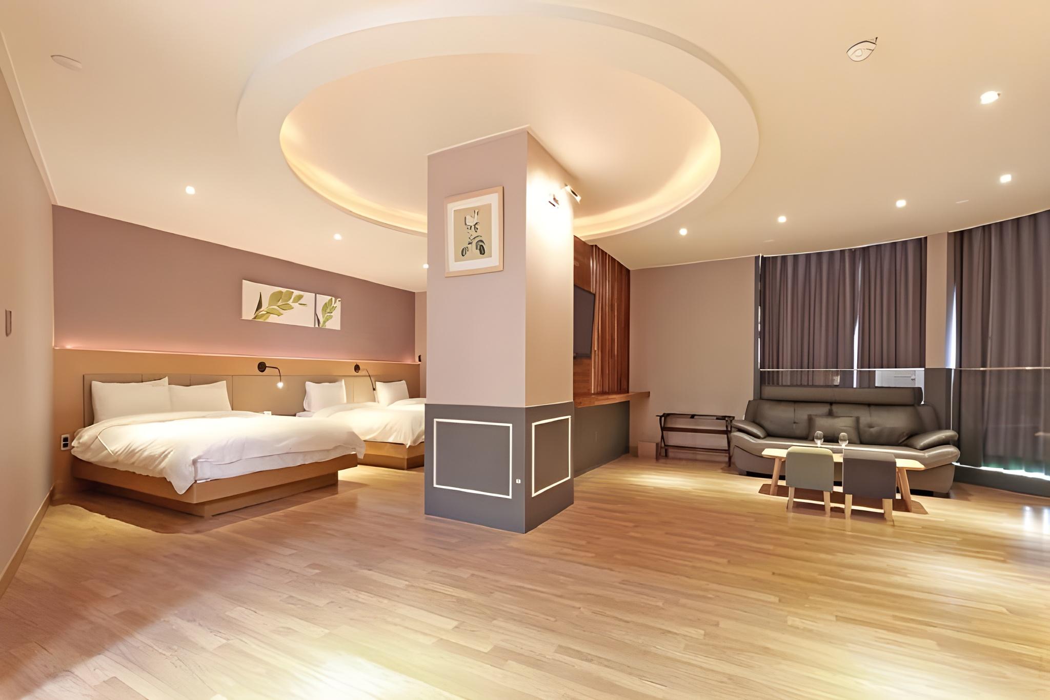 Gold, Executive, Suite
