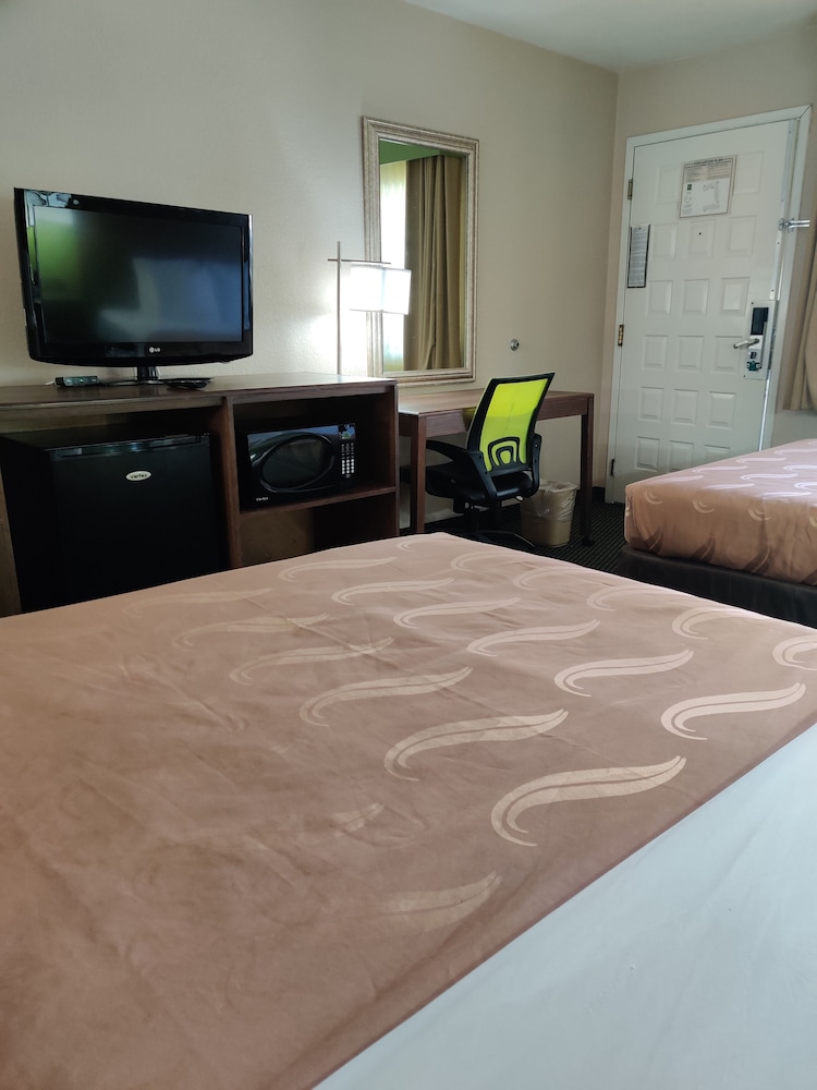 Econo Lodge Flagstaff East I-40 22/53