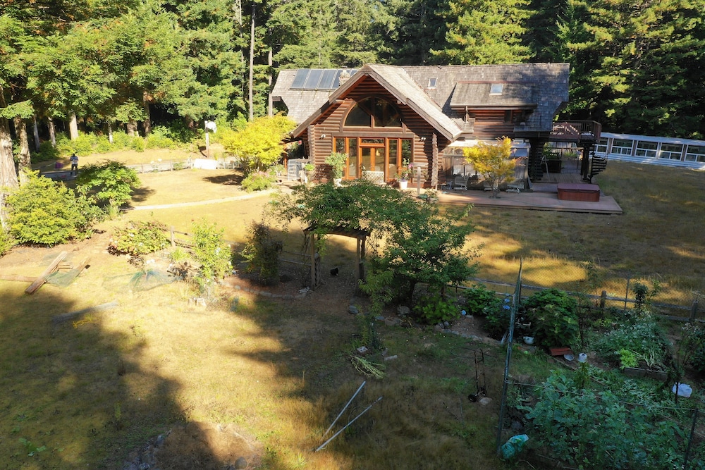 Redwood Log Cabin 10/12