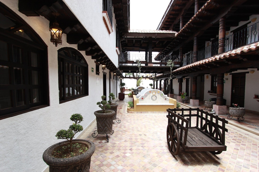 Plaza San Cristobal Inn 48/50