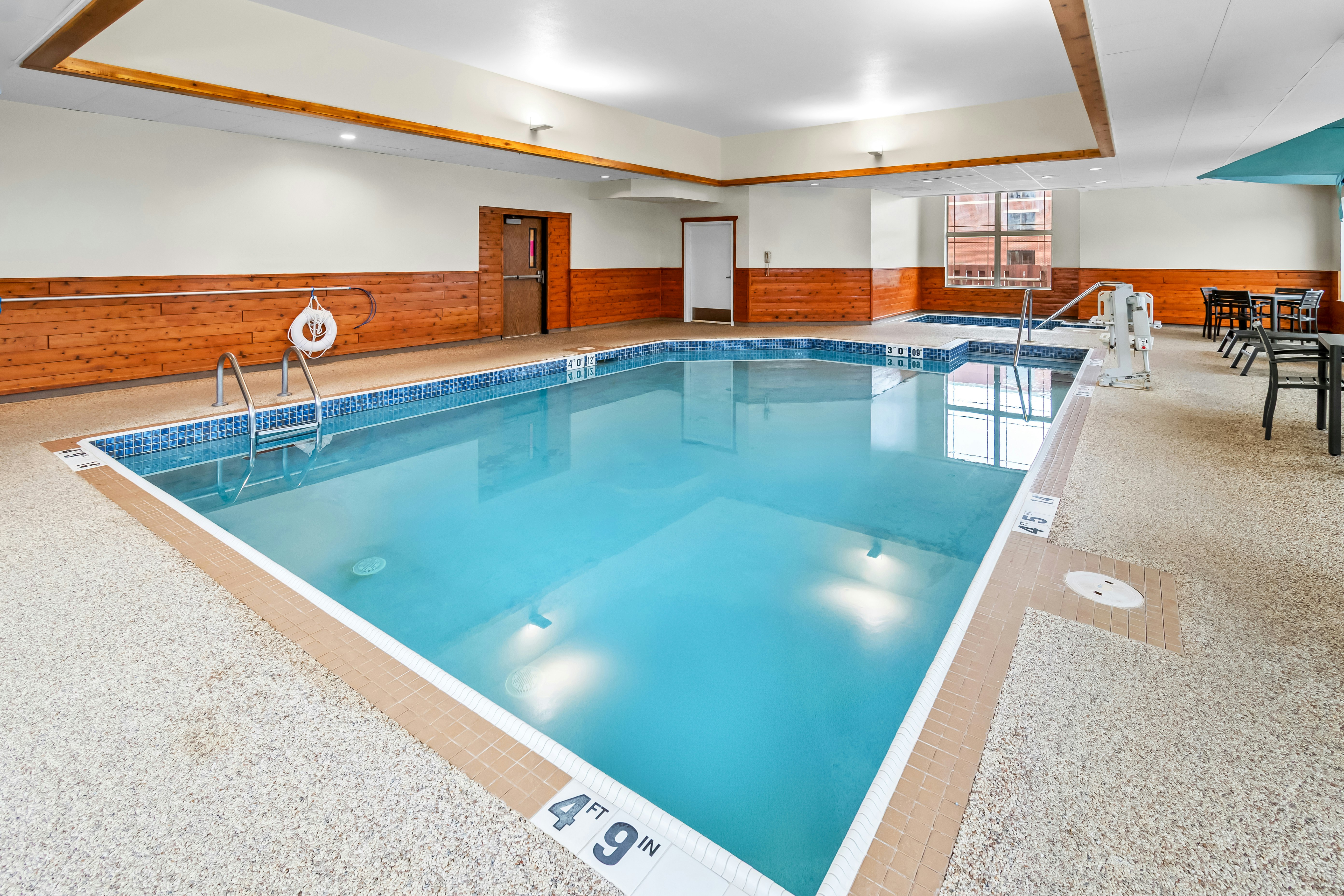 Hampton Inn Duluth Canal Park 33/77