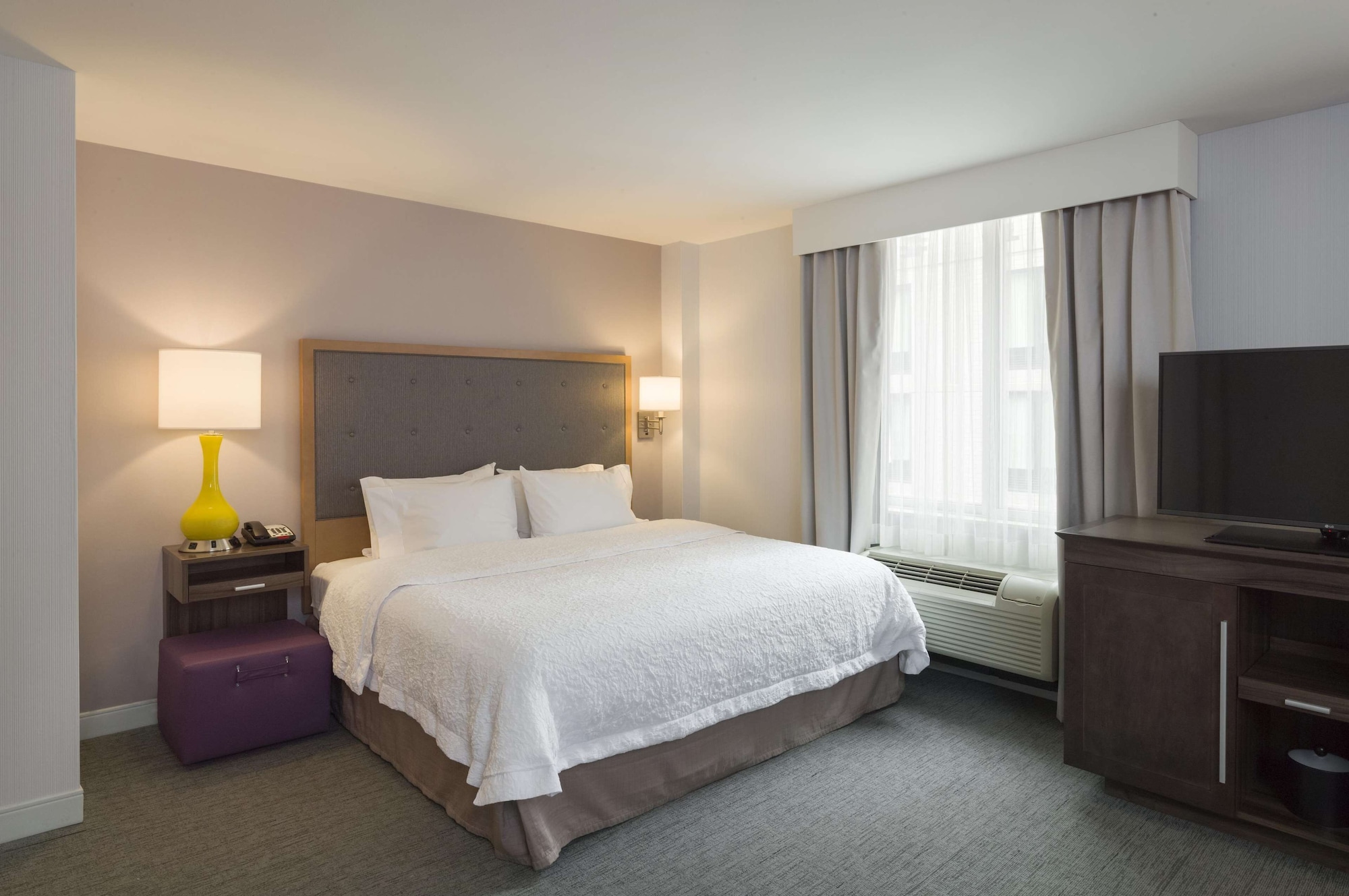 SUITE, KING BED, ACCESSIBLE