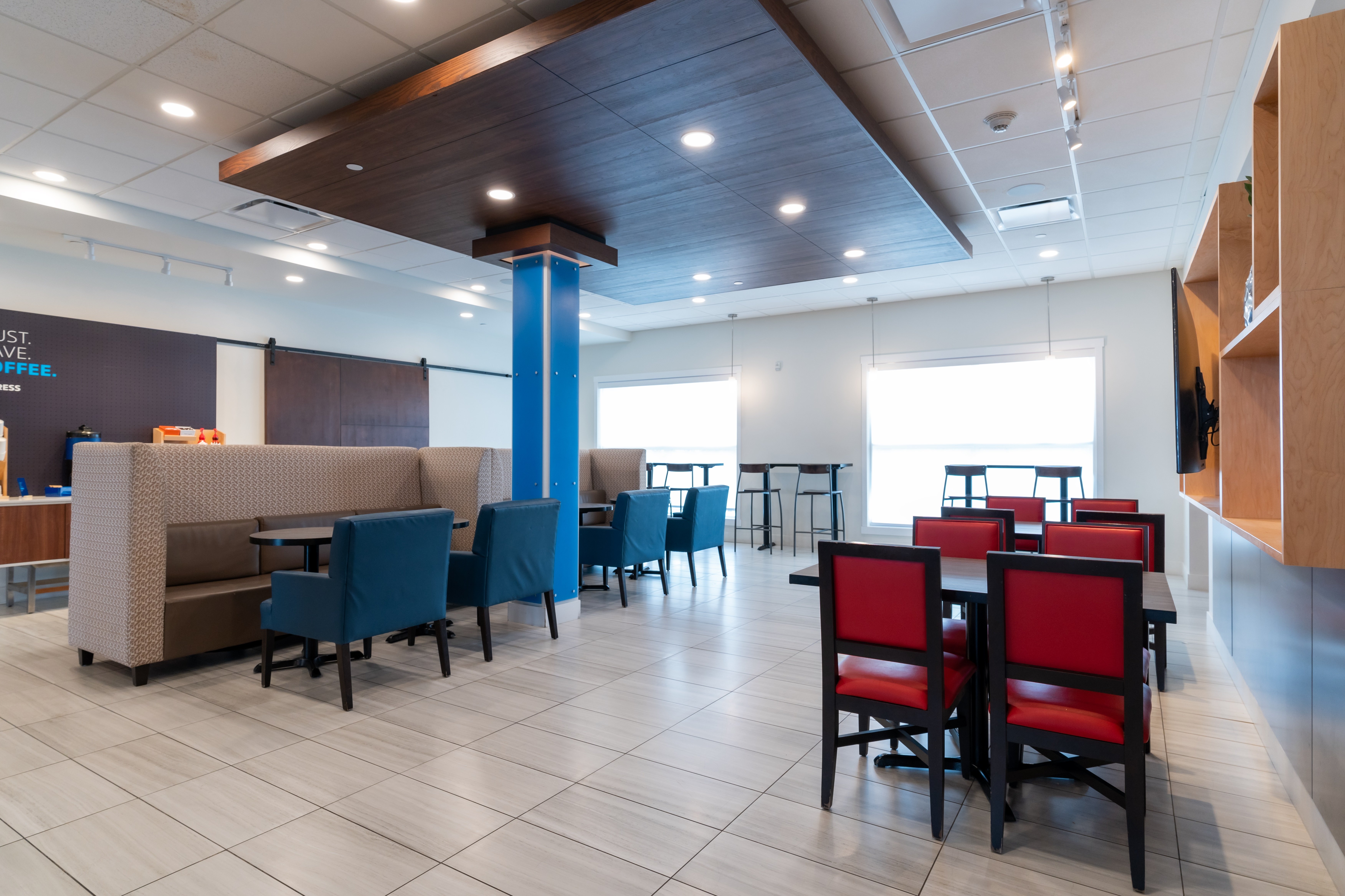 Holiday Inn Express And Suites Edmonton Sw Windermere 57/78
