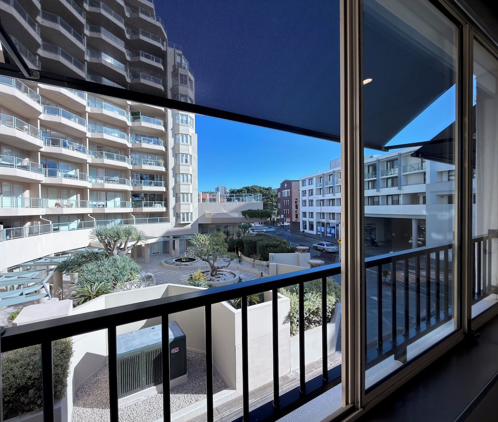 MANLY PARADISE MOTEL AND APARTMENTS 7/66