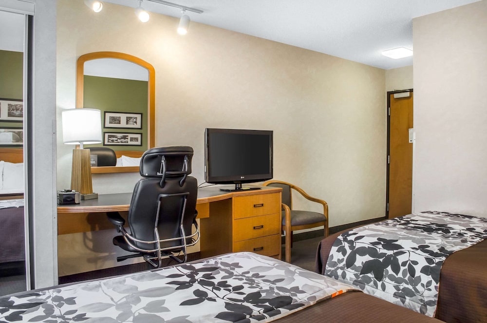 Sleep Inn And Suites Bensalem 11/33