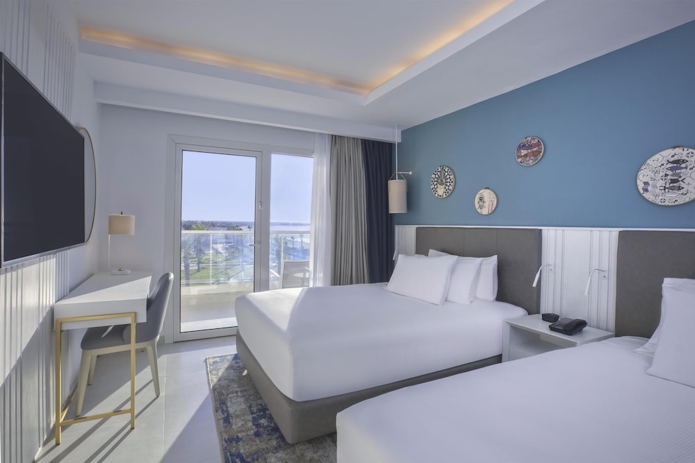 1 Bedroom, Suite, 2 Queen Beds, Sea Front