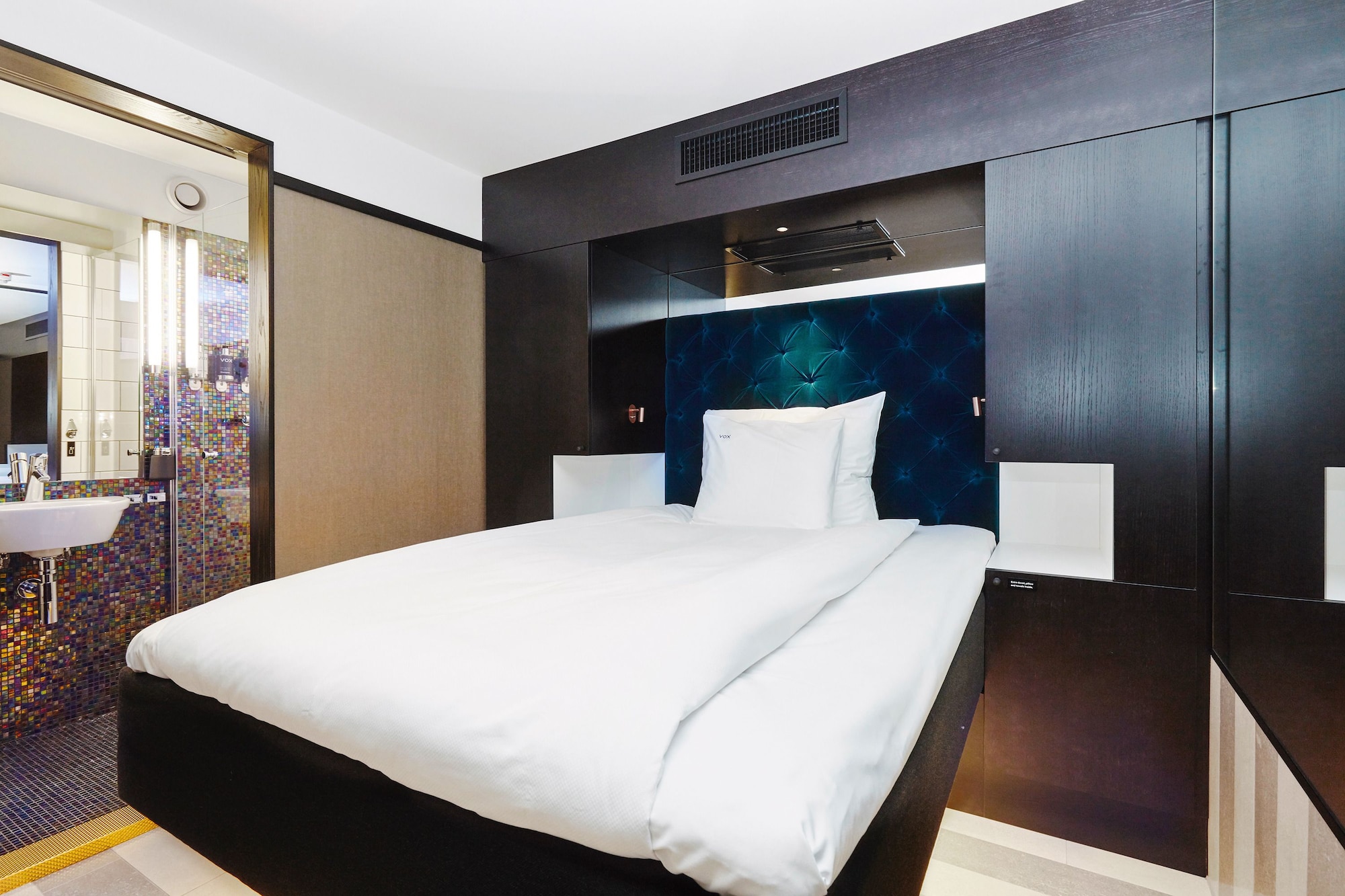Smart, Double Bed, No Window