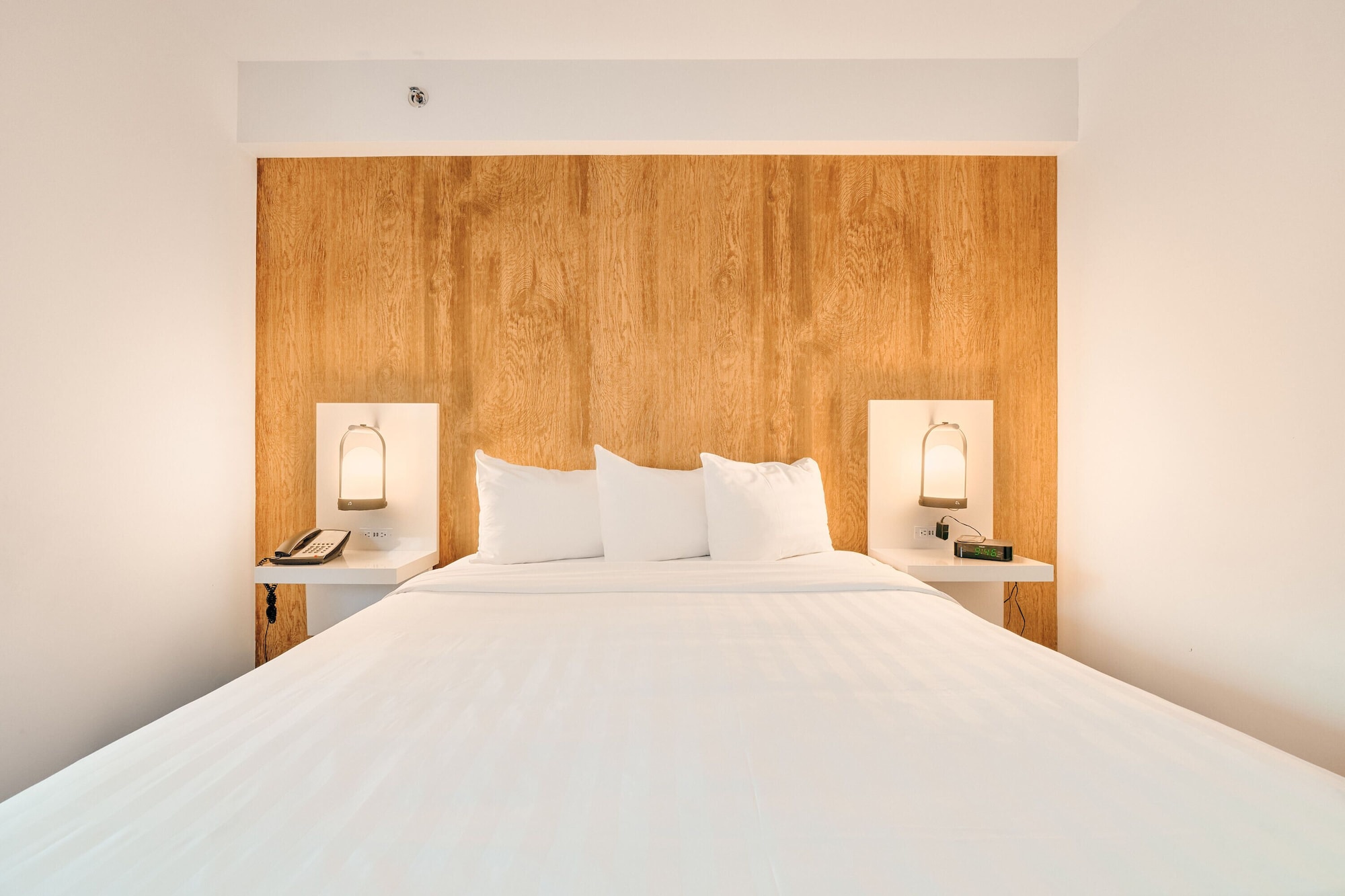 EXECUTIVE, SUITE, KING BED