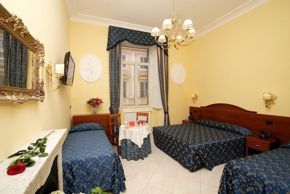 Caroline Suite 16/35