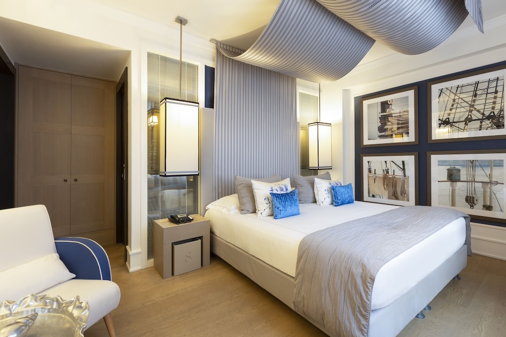 Eight Hotel Paraggi 25/92