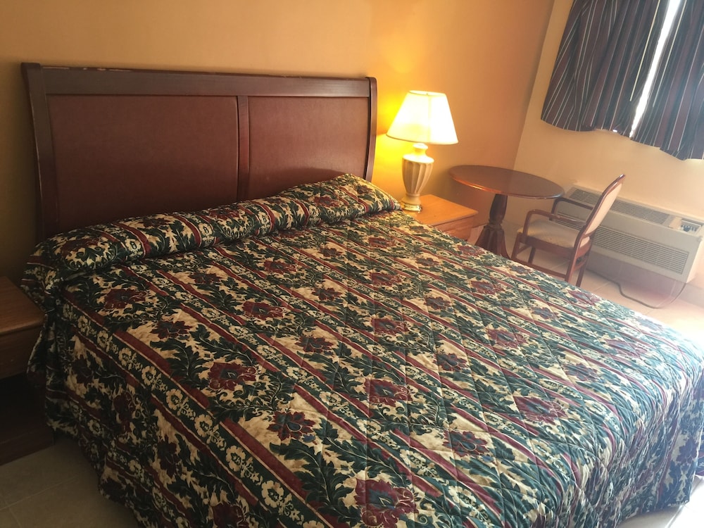Cloud 9 Inn 8/29