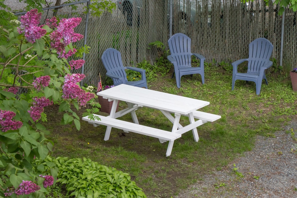 Bar Harbor Villager Motel 33/36