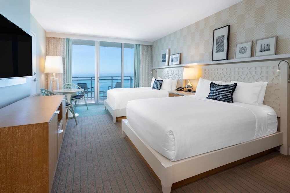 Grand, 2 Queen Beds, Gulf Front