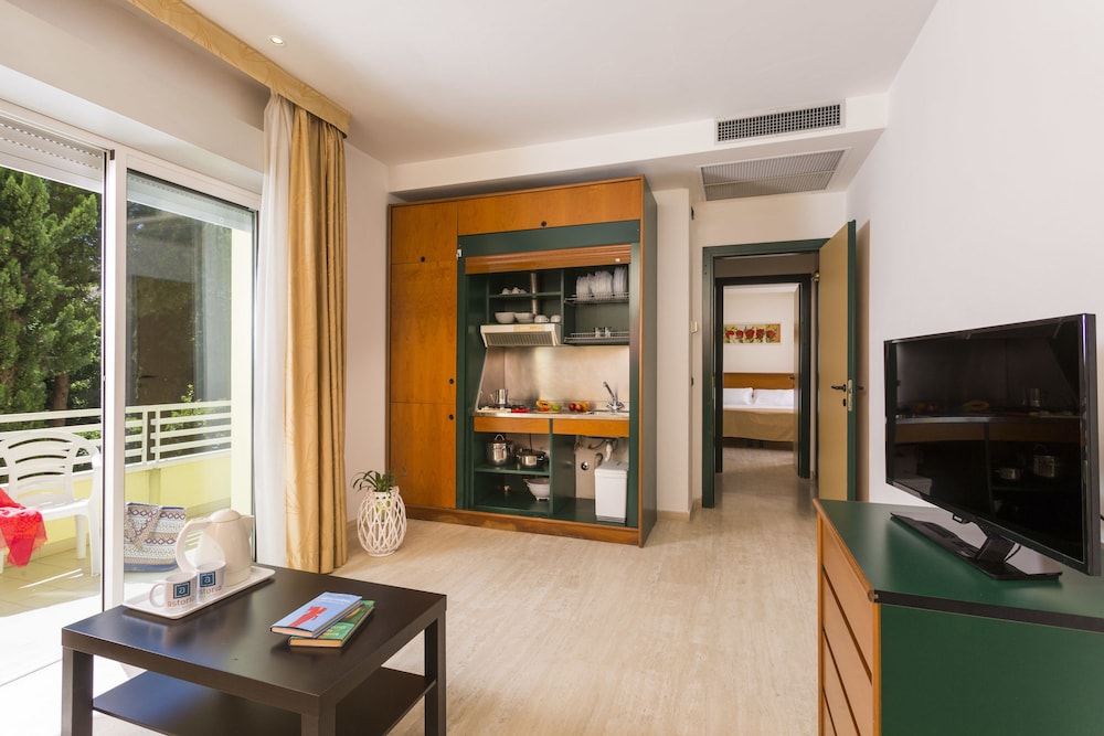 Astoria Suite Hotel 3/41
