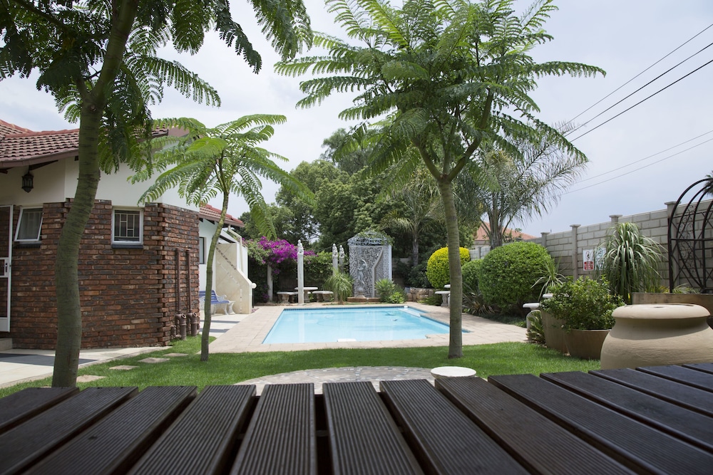 Xaviera Guest House 26/35