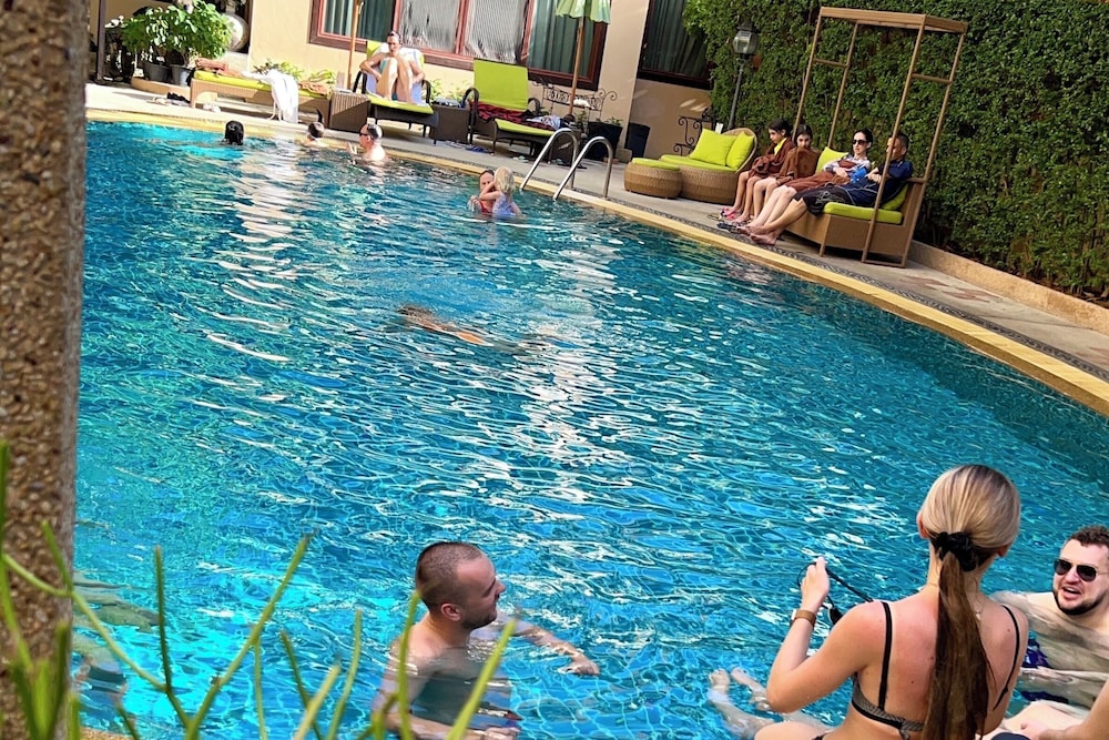 At Chiang Mai Hotel 42/50