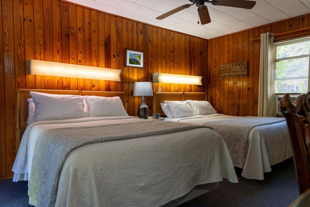 Mountainaire Inn and Log Cabins 16/50