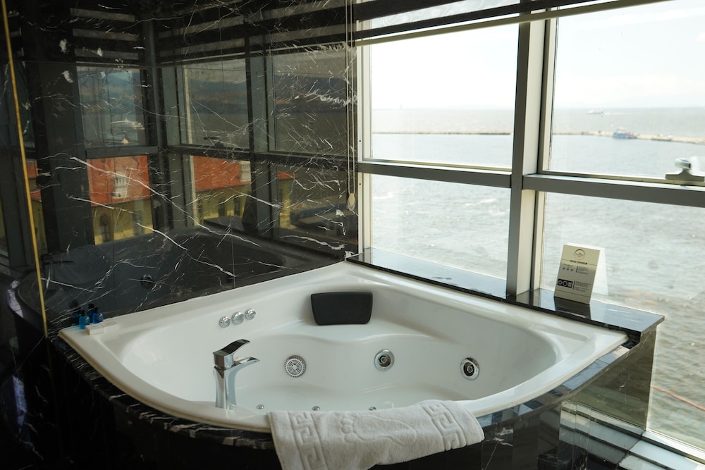 PASAPORT PIER HOTEL 3/79