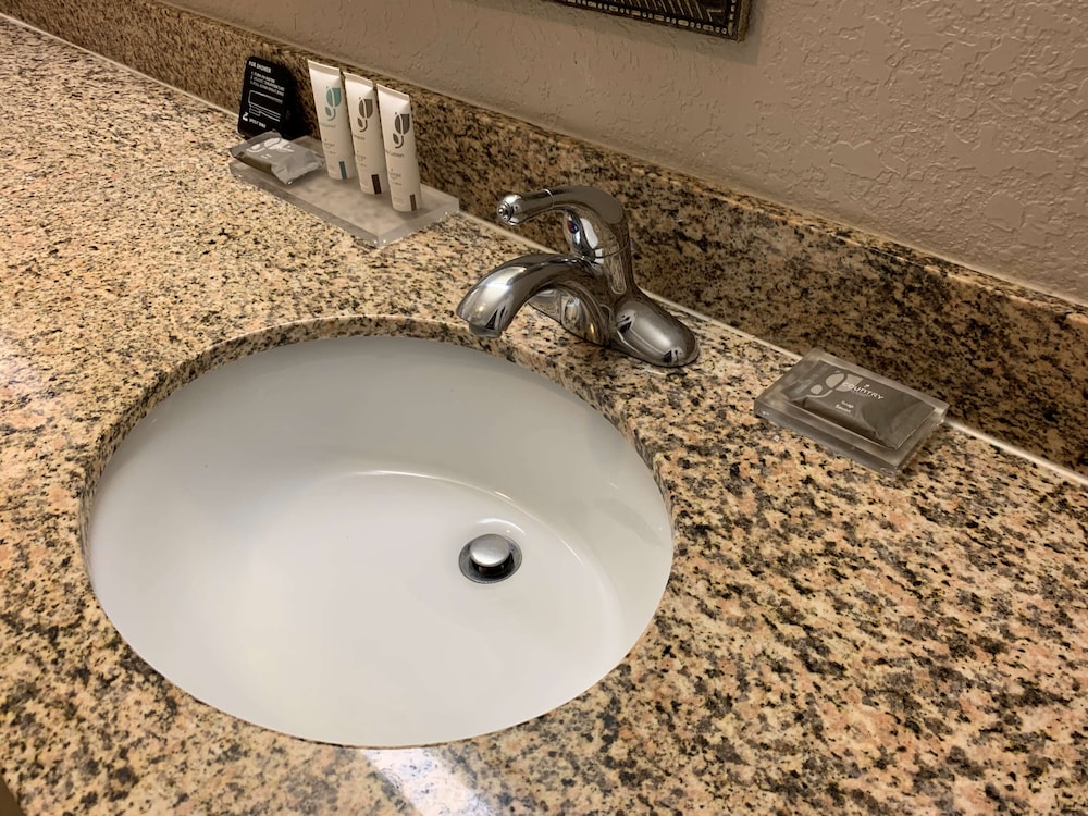 Country Inn & Suites By Radisson Jacksonville West Fl 32/33