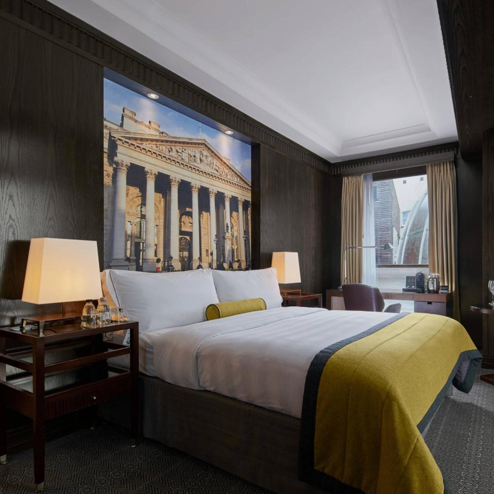 Signature, Guest Room, King Bed