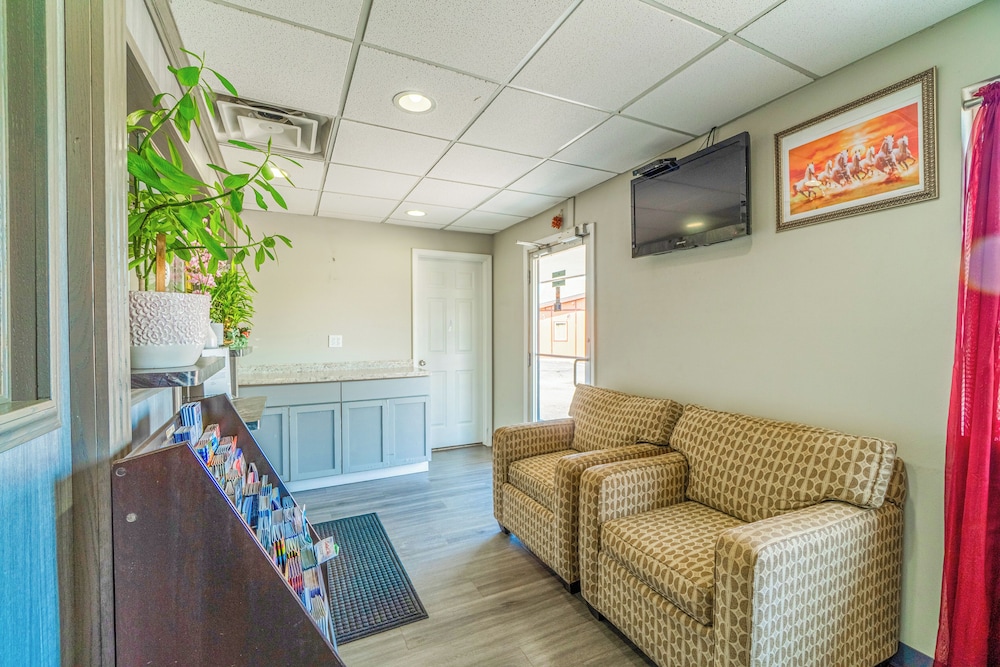 Deluxe Inn & Suites By OYO Miami OK 32/51