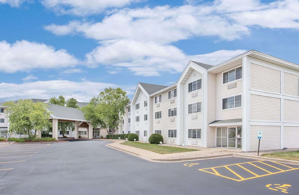 Cobblestone Suites Oshkosh 1/75