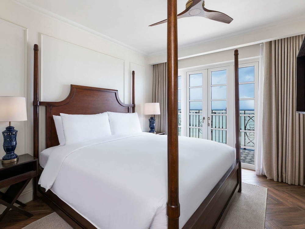 1 BEDROOM, PRESTIGE, SUITE, KING BED, OCEAN FRONT, BALCONY
