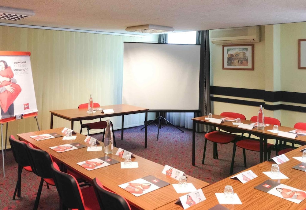 Ibis Poitiers Beaulieu 57/59