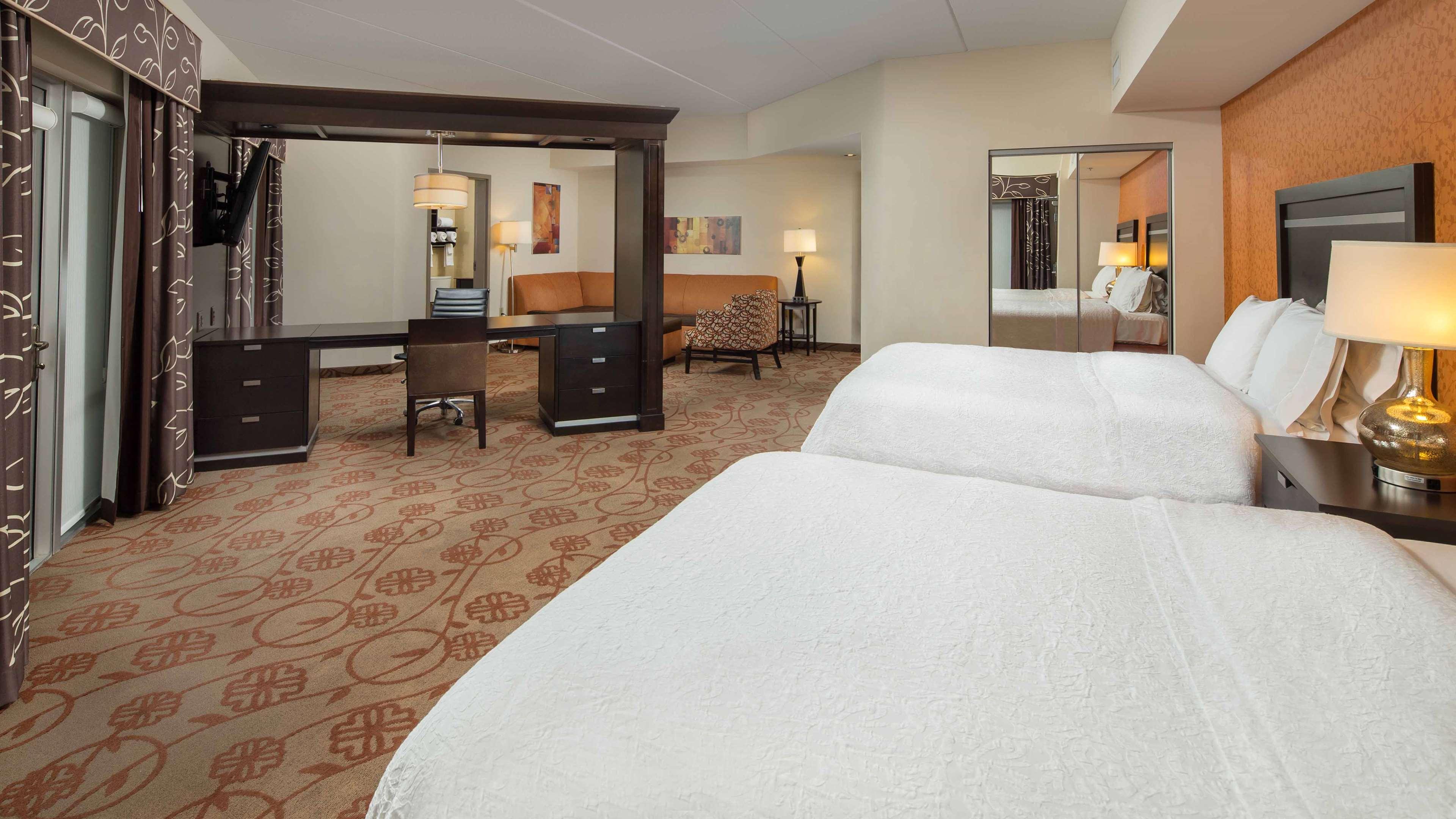 STUDIO, SUITE, 2 QUEEN BEDS, BALCONY, CORNER