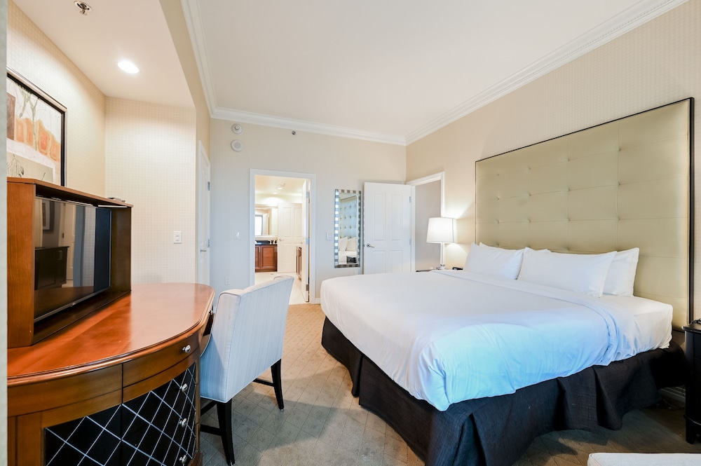 Stripviewsuites At Signature 24/73
