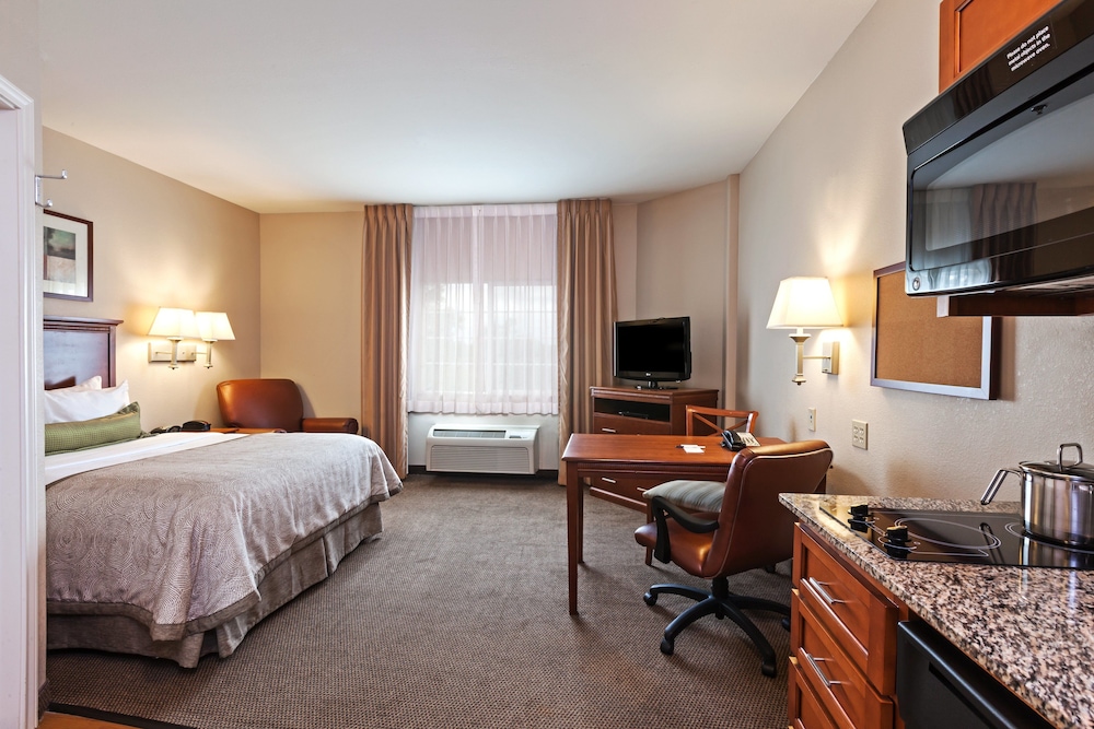 CANDLEWOOD SUITES BAYTOWN 24/58