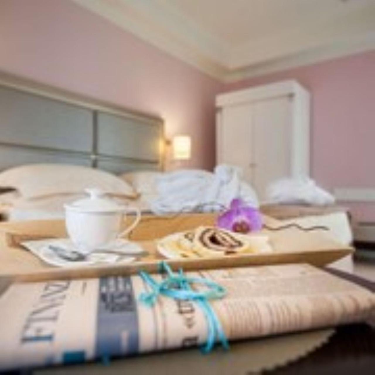 Spa, Suite, King Bed, Pool Access