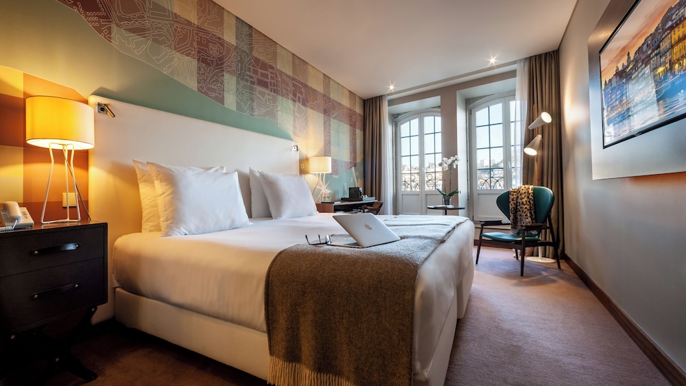 Victorian, Double Bed, River View, Balcony