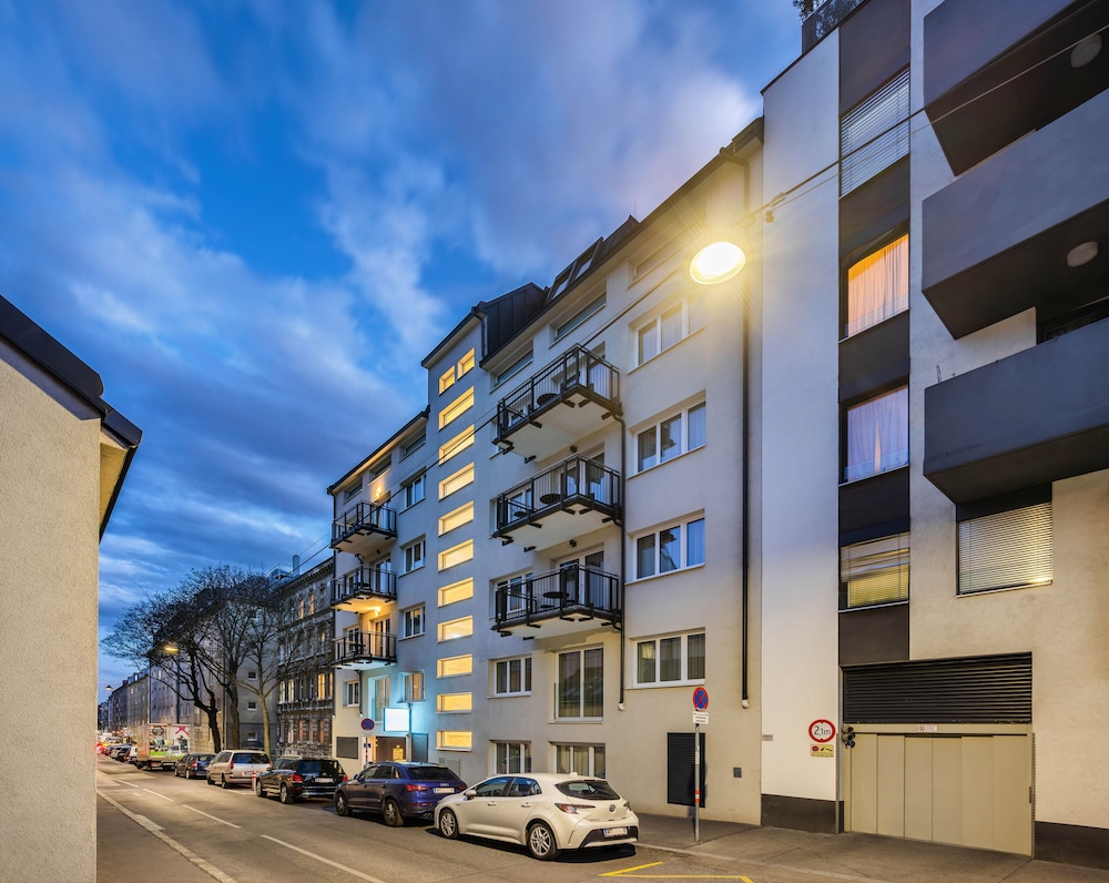 Jimmy's Apartments Lory 5/50