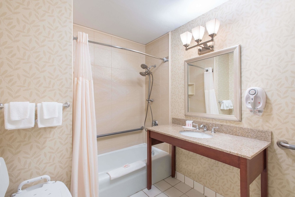 Hawthorn Extended Stay by Wyndham Ellsworth / Bar Harbor 9/26