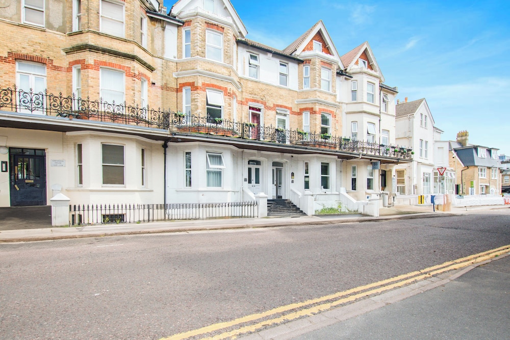OYO The Lodge Bournemouth 42/47
