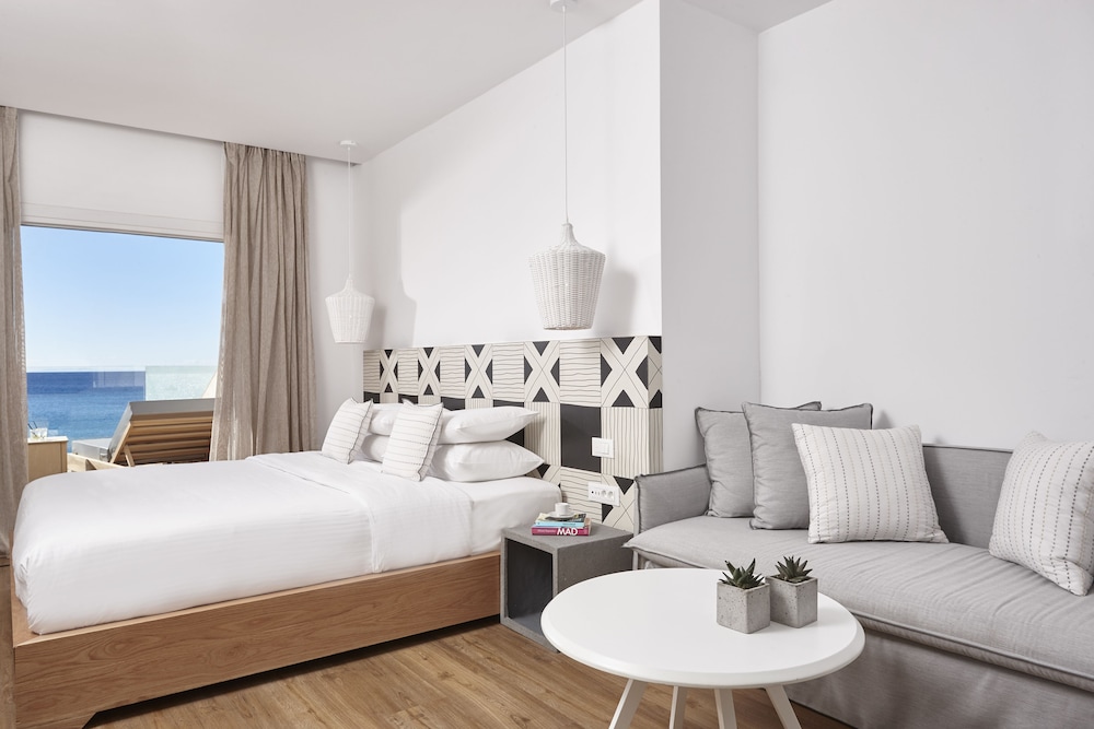 Kosmoplaz Beach Hotel 63/77