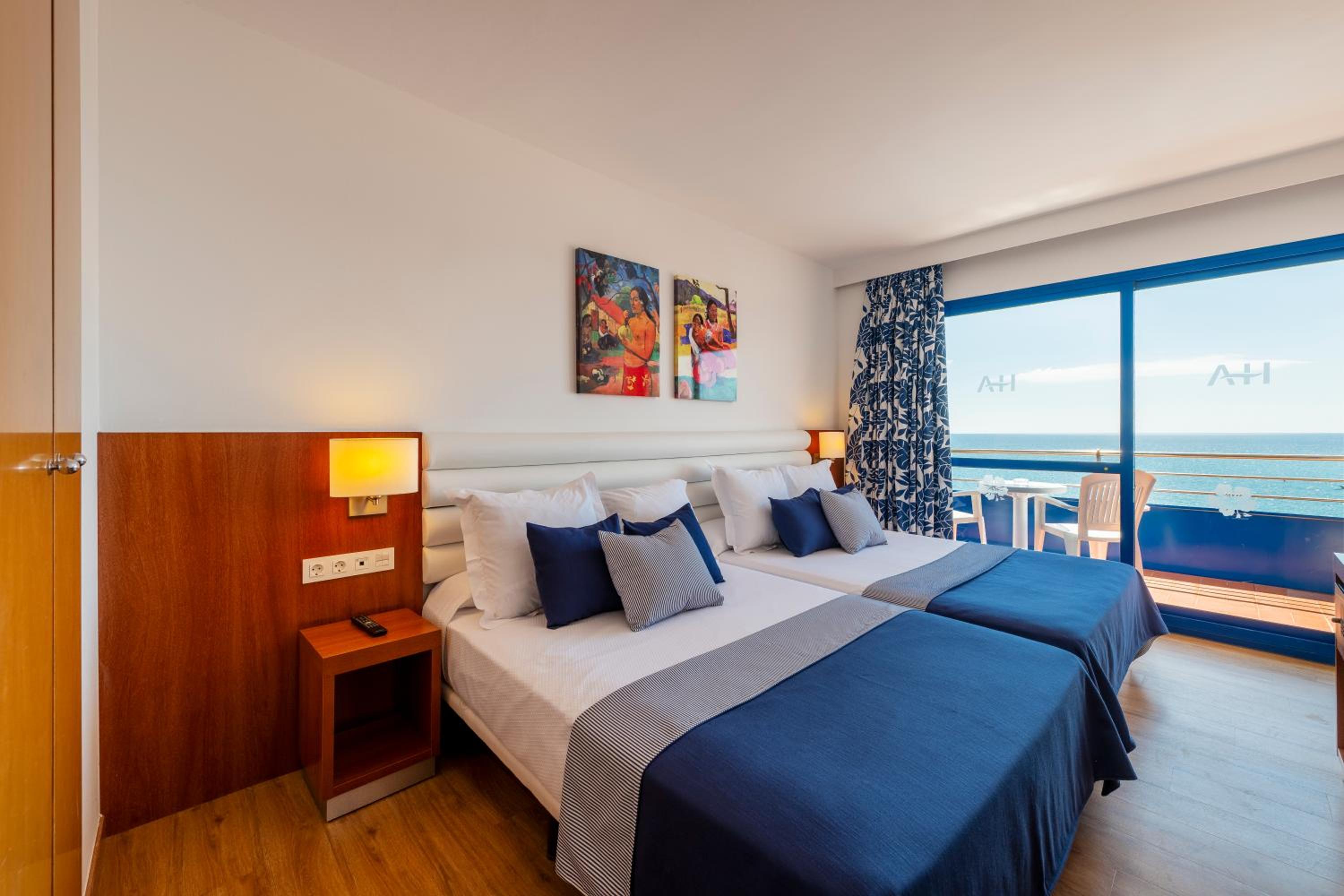 Superior, Quadruple, Pool and Sea View
