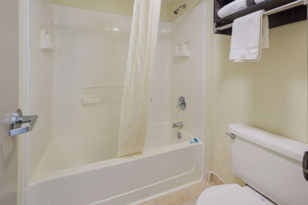 غرفة قياسية بسريرين مزدوجين، Rodeway Inn Ardmore I-65 9/10