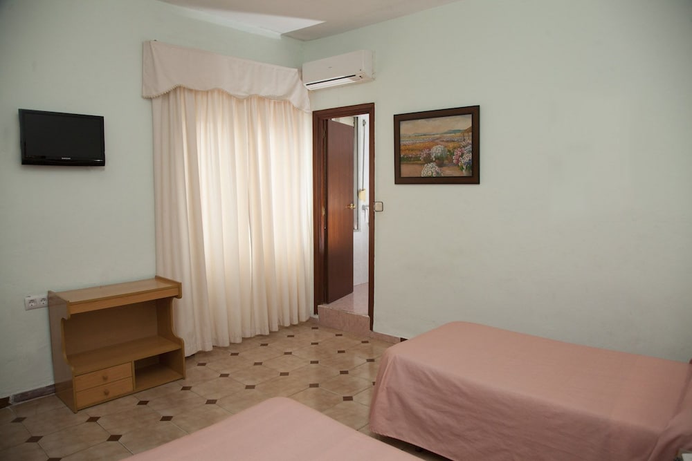 Hostal Paris 16/24