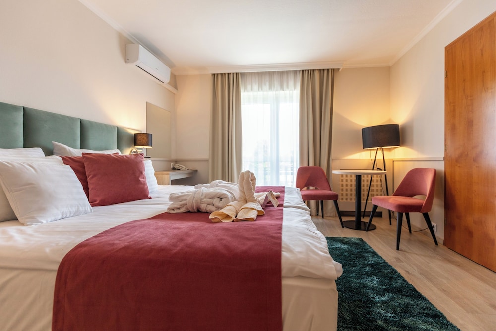 Deluxe, Studio, King Bed