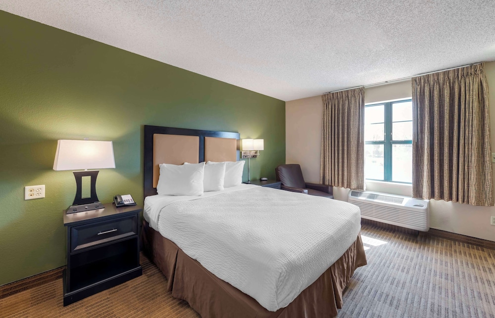 Extended Stay America Suites Orange County Katella Ave 27/51