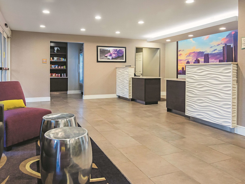 La Quinta Inn & Suites by Wyndham Detroit Utica 7/49