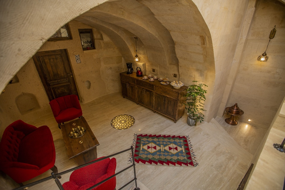 Maks Cave House 7/50