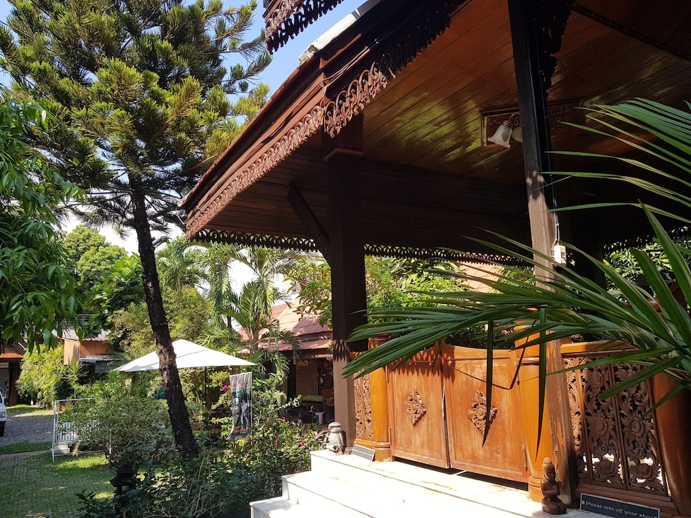 Siri House 3/66