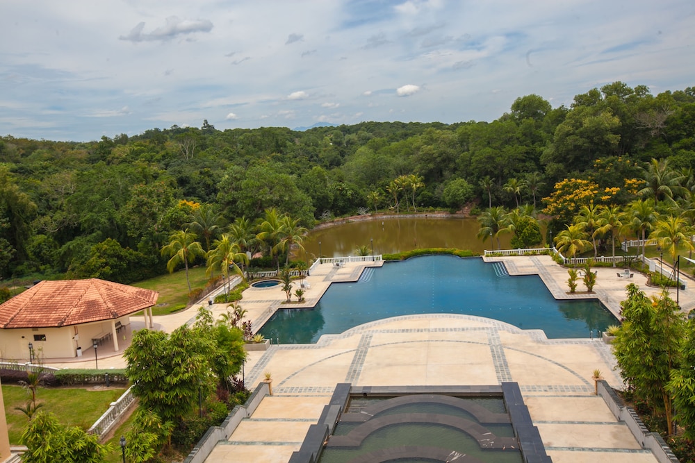Amverton Heritage Resort 55/59