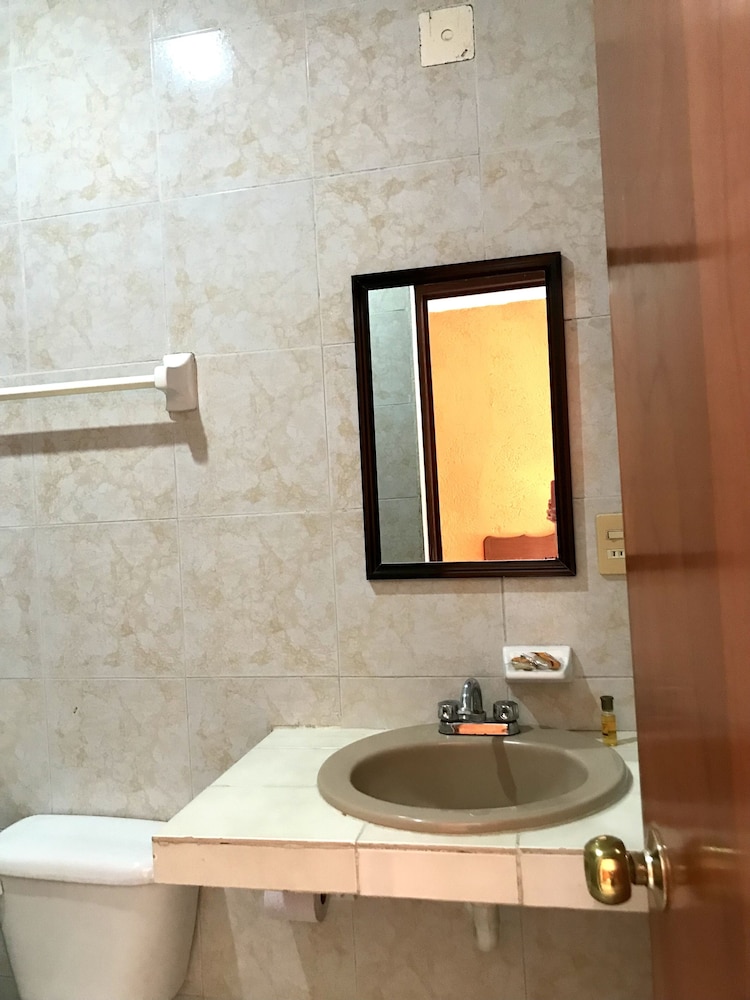 Uxulkah Hotel 57/60