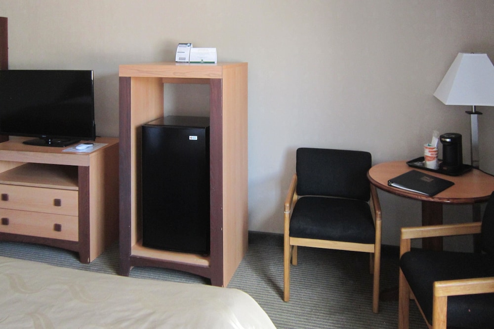 Quality Inn Nashville Bloomington 24/47